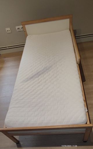 Cama pequeña Sniglar 70x160 Ikea + colchon