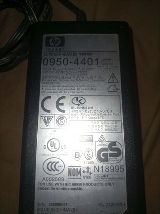 cargadores de patinete y una batería