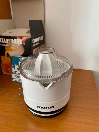 Exprimidor eléctrico Taurus