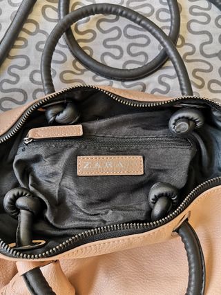 bolso rosa palo de zara, con flor y asas negras