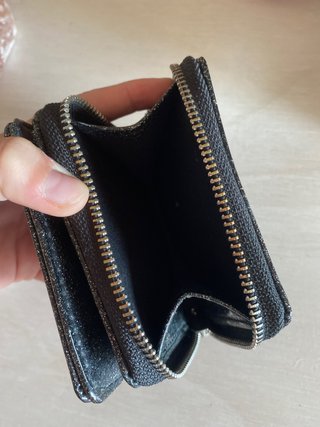 Cartera negra brillante Stradivarius