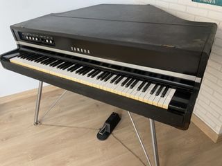 Piano YAMAHA CP80 con flightcase/ transporte
