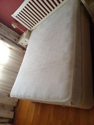 canapé y colchón en perfecto estado