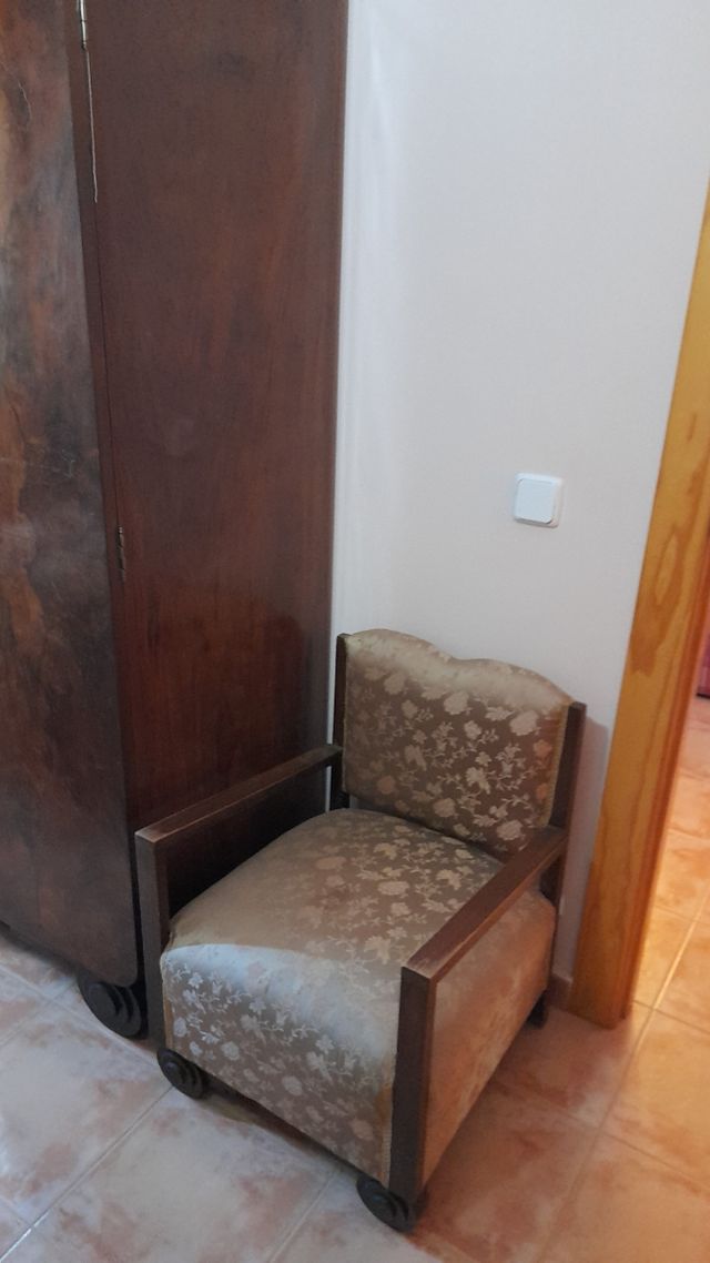 antiquísimo dormitorio de madera de raiz