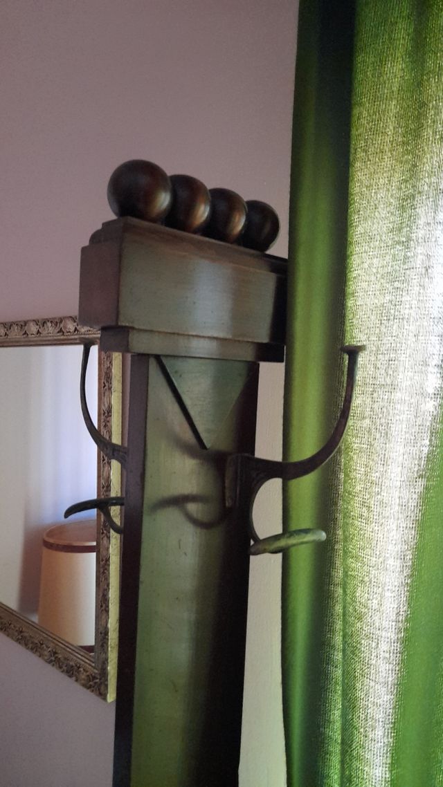 antiquísimo dormitorio de madera de raiz