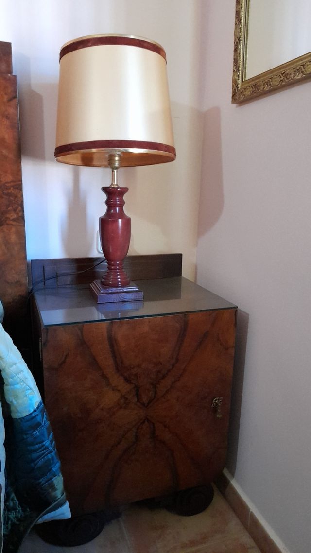 antiquísimo dormitorio de madera de raiz