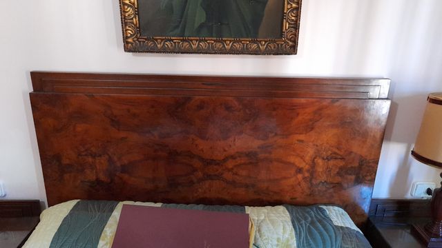 antiquísimo dormitorio de madera de raiz