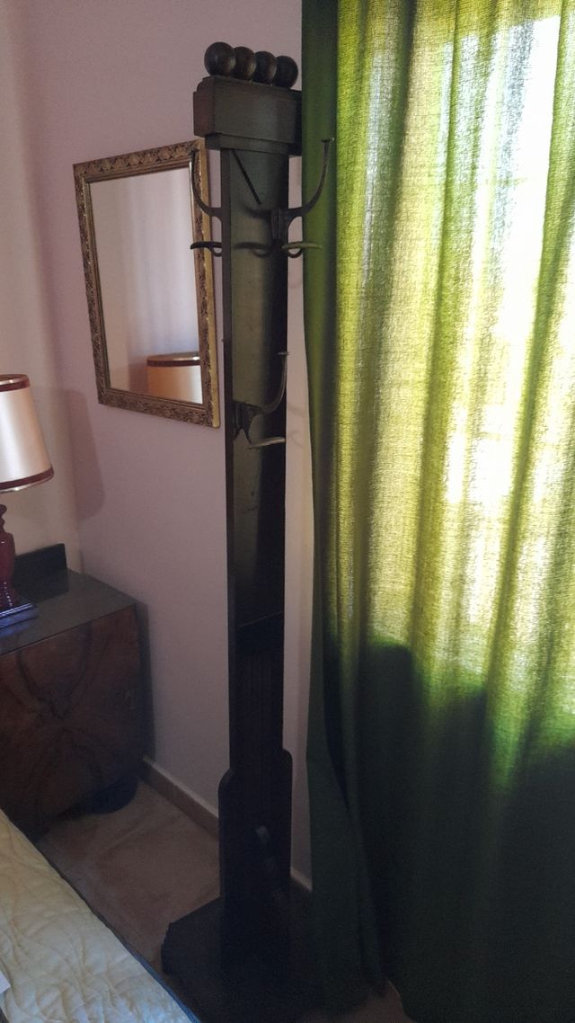 antiquísimo dormitorio de madera de raiz