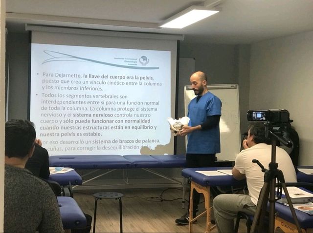 OSTEOPATÍA  Y QUIROMASAJE 