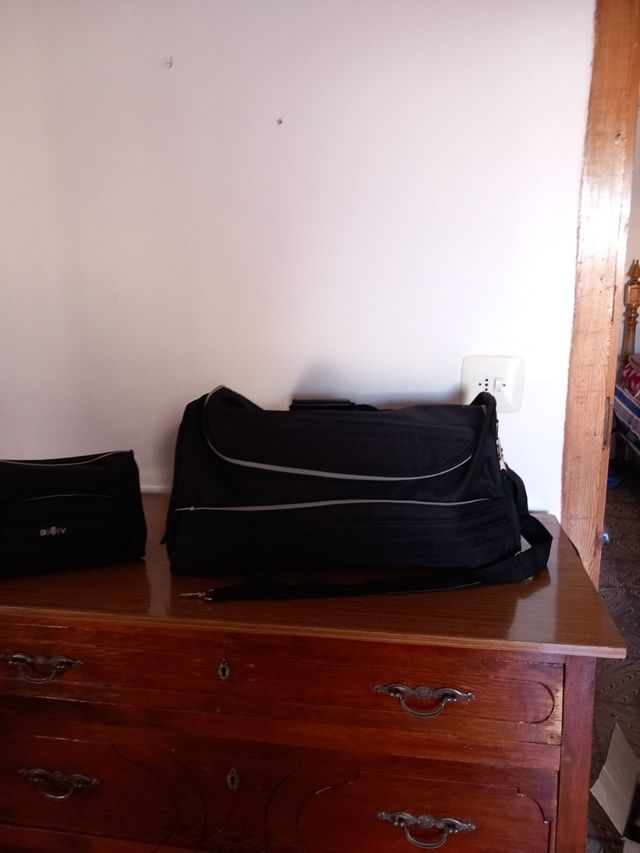 Bolsa de deporte o viaje con su neceser