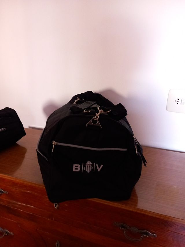 Bolsa de deporte o viaje con su neceser