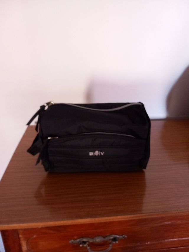 Bolsa de deporte o viaje con su neceser