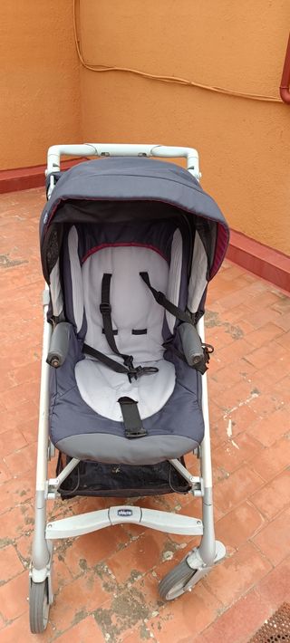 Coche de bebe y silla de paseo Chicco