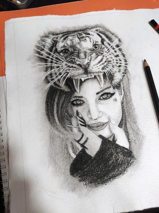 se venden dibujos a lápiz y carboncillo