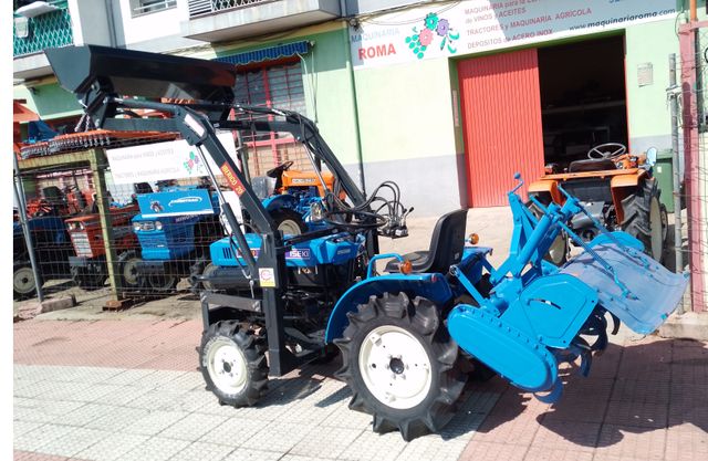 Minitractor con Pala cargadora