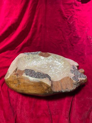 Cuenco de madera con nácar y plata