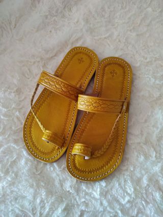 Sandalias de Piel Color Limón Talla 37 hasta la 44