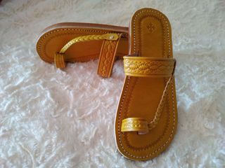 Sandalias de Piel Color Limón Talla 37 hasta la 44