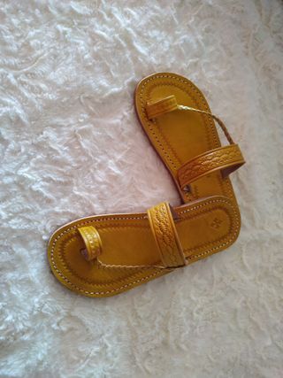 Sandalias de Piel Color Limón Talla 37 hasta la 44