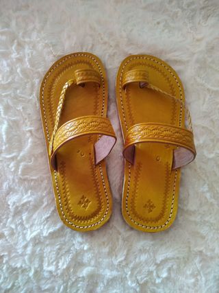 Sandalias de Piel Color Limón Talla 37 hasta la 44