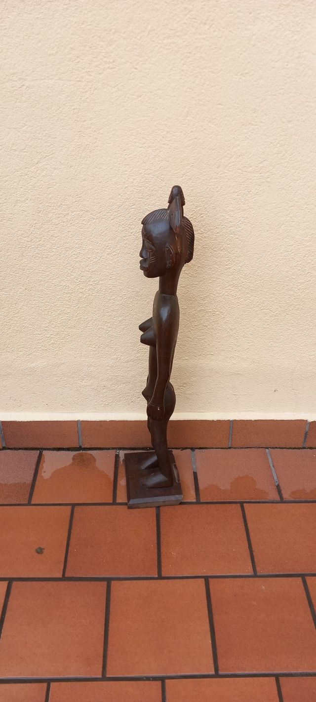 Figura africana tallada