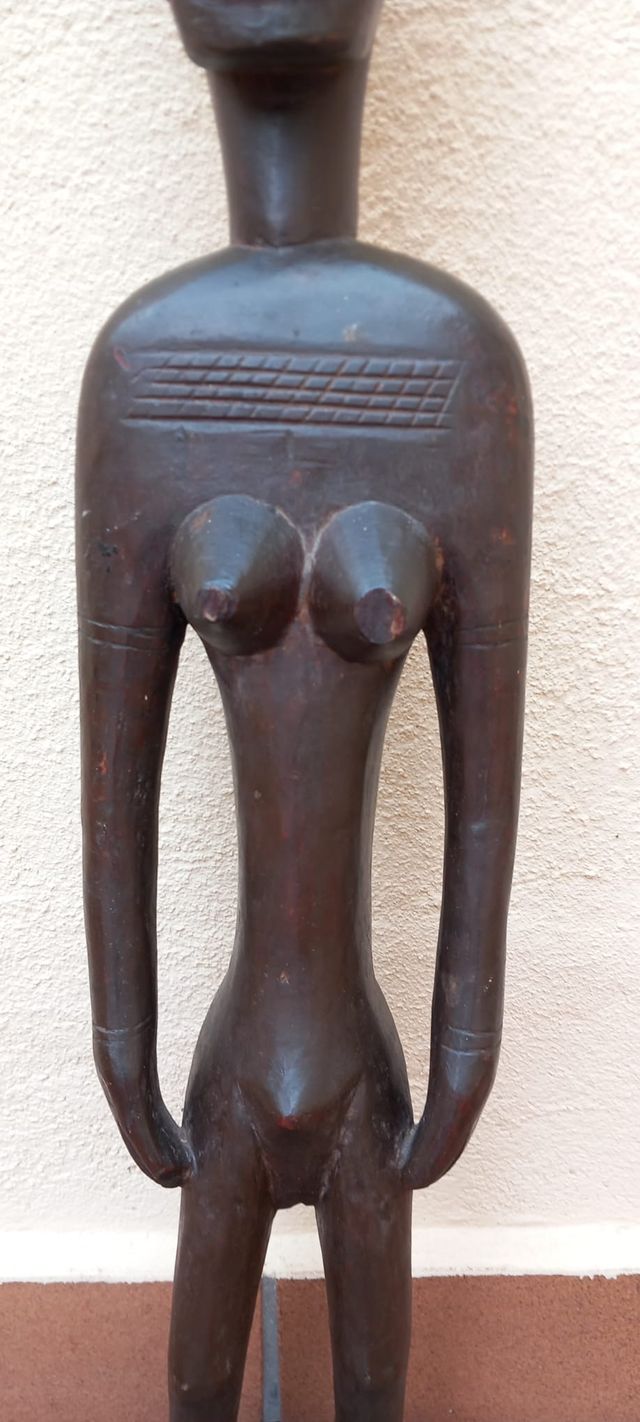 Figura africana tallada