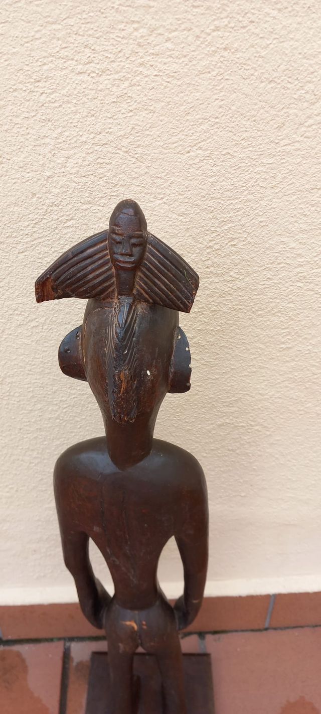 Figura africana tallada