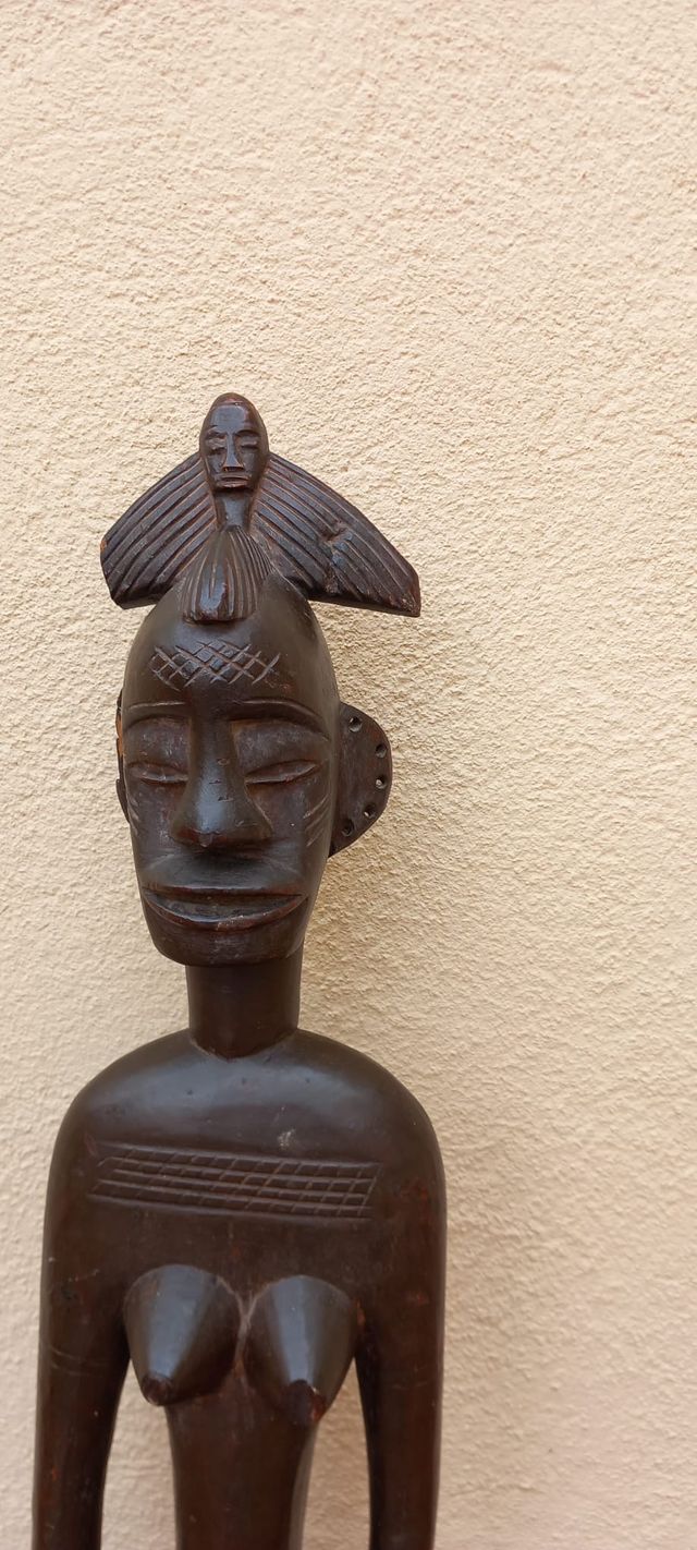 Figura africana tallada