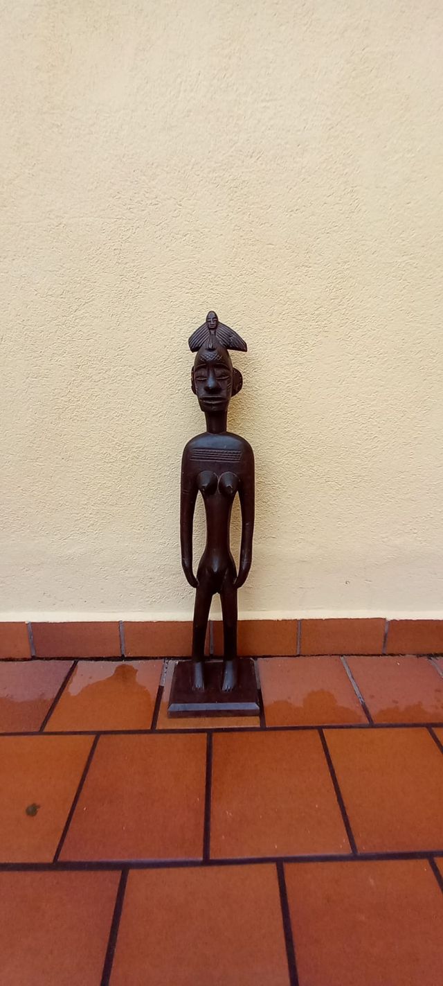 Figura africana tallada