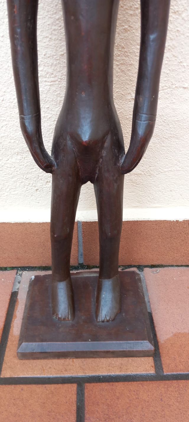 Figura africana tallada