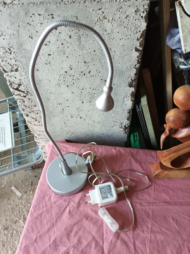 Lámpara flexible de mesita