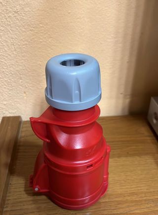 Clavija 4 patas + tierra 5 unidades