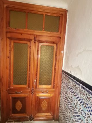 puerta entrada de madera