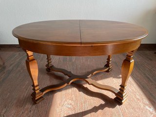 Mesa de comedor antigua