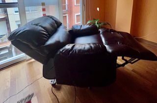 Sofá de piel reclinable, vibratorio.