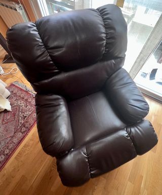 Sofá de piel reclinable, vibratorio.