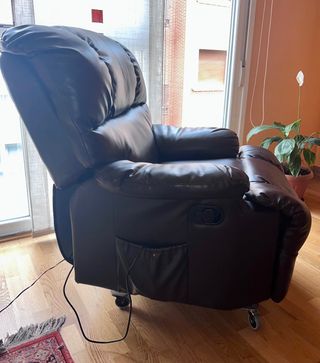 Sofá de piel reclinable, vibratorio.