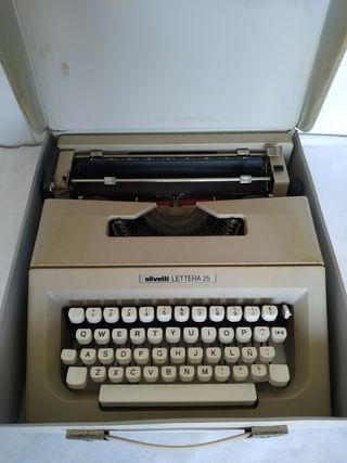 Máquina de escribir Olivetti Lettera 25