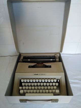 Máquina de escribir Olivetti Lettera 25