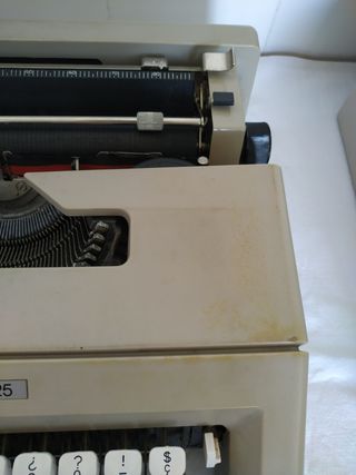 Máquina de escribir Olivetti Lettera 25