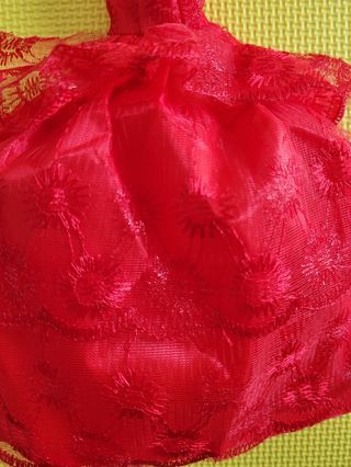 VESTIDO Y CONJUNTO PARA MUÑECAS BARBIE.