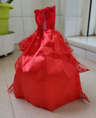 VESTIDO Y CONJUNTO PARA MUÑECAS BARBIE.