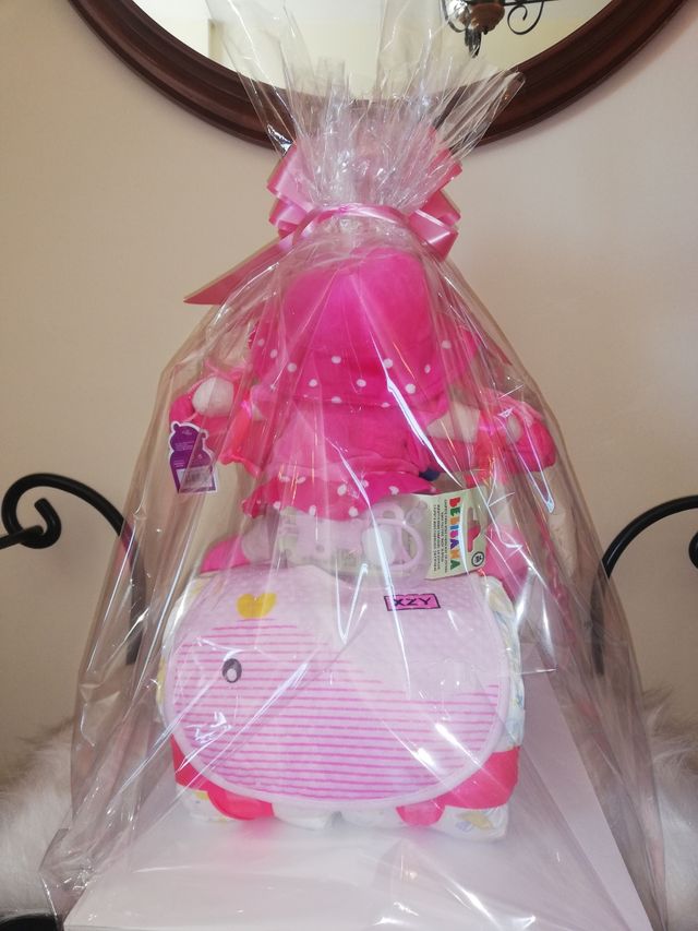 cesta de bebé de pañales.