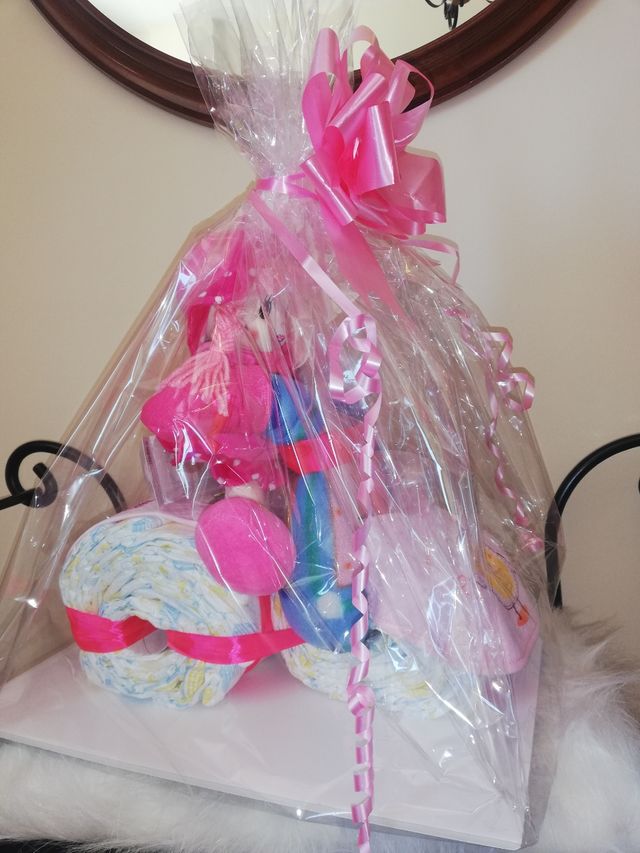 cesta de bebé de pañales.