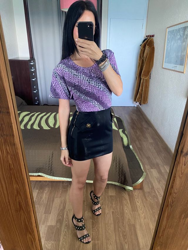 Nueva camiseta estampado morado Romano talla L