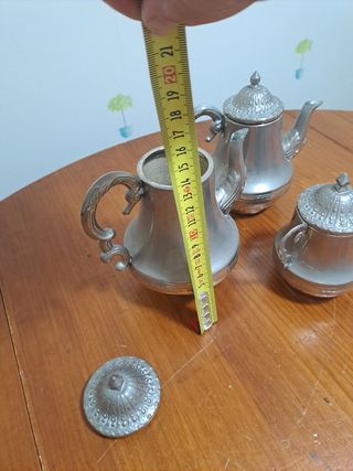 dos teteras y un azucarero vintage