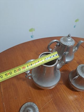 dos teteras y un azucarero vintage