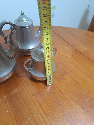 dos teteras y un azucarero vintage