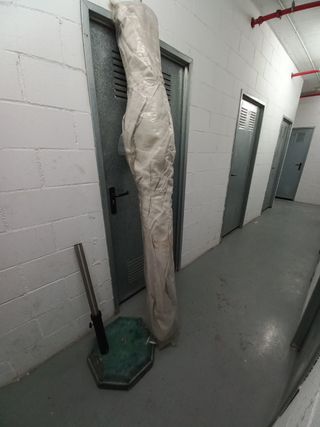 parasol grande .precio negociable.