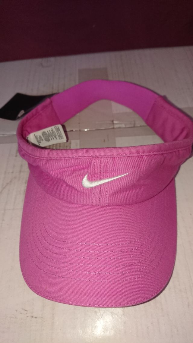Visera Nike